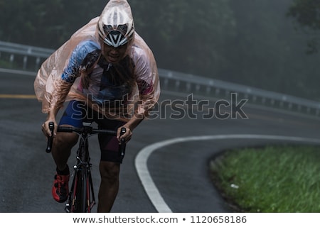 Foto stock: Cyclist In Bad Weather