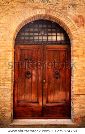 Foto d'archivio: Ancient Brown Doorway Medieval Stone Town San Gimignano Tuscany