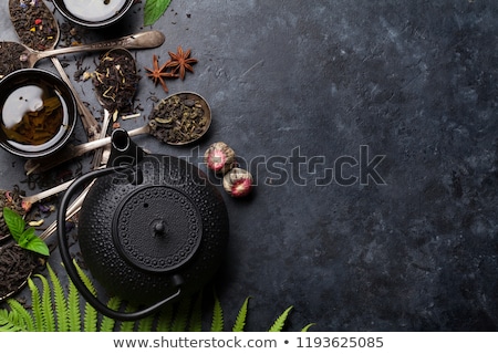 Foto stock: Various Tea In Spoons Black Green And Red Tea