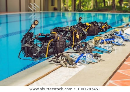 Foto stock: Equipment For Diving Is On The Edge Of The Pool Ready For A Lesson