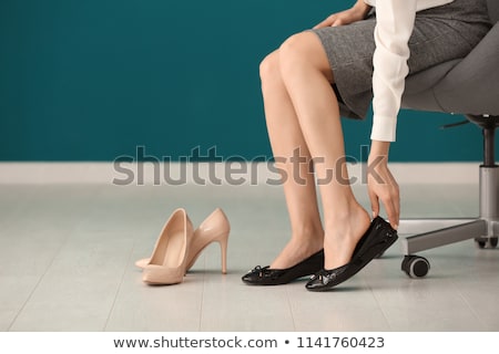 Stockfoto: Businesswomans Hand Changing High Heels