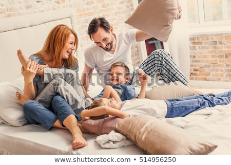 Foto stock: Happy Family Mother And Two Children Son And Daughter In Bed