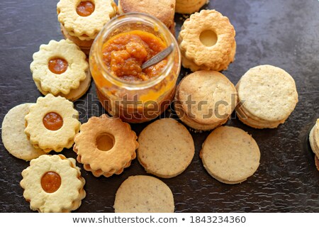 Foto stock: Cutting Out Shapes For Traditional Linzer Christmas Cookies