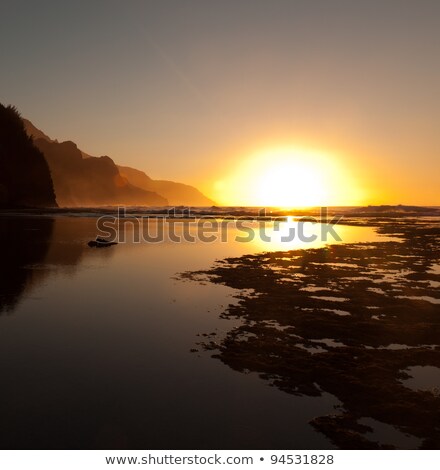 Zdjęcia stock: Misty Sunset On Na Pali Coastline