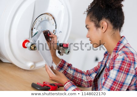 Foto stock: Plumber Instructing Young Female Trainee