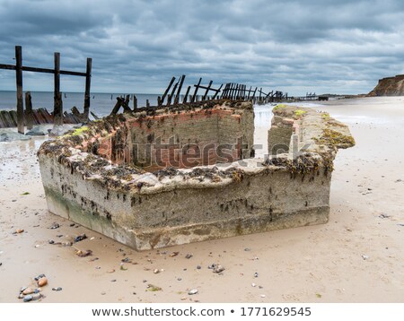 Stockfoto: Blue Pills Fallen Out Of The Box