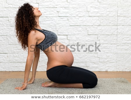 Сток-фото: расивая · беременная · женщина, · тренирующаяся