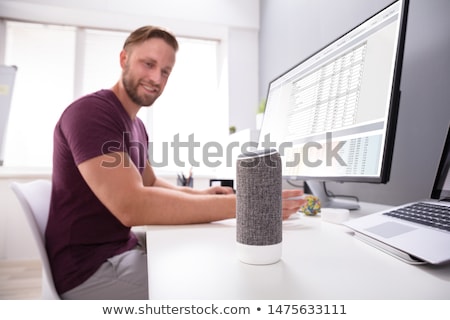 Foto d'archivio: Man Listening To Music On Wireless Speaker