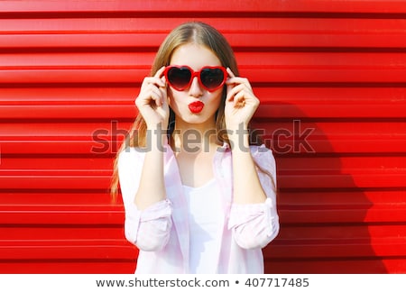 Foto stock: Red Lips Blowing Make Up