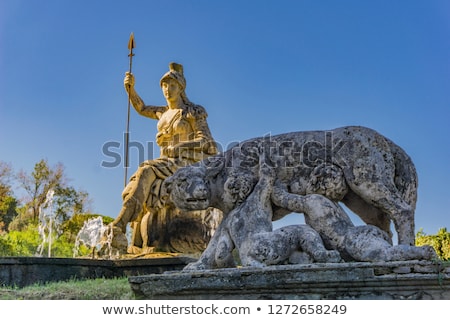 Stockfoto: Statue Of Rome Triumphant In Villa Deste In Tivoli Italy