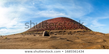 Foto d'archivio: Volcano Montana Colorada In Lanzarote Tinajo