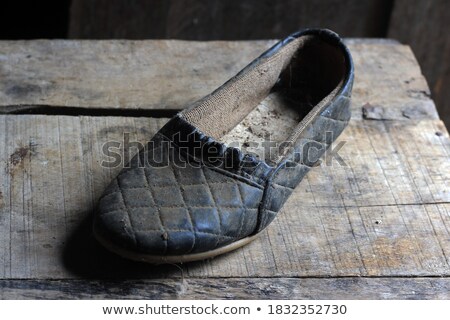 Stockfoto: Weathered Forgotten Shoes
