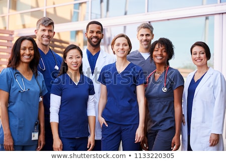 Stock foto: Rankenschwester, · die · außerhalb · eines · Krankenhauses · steht