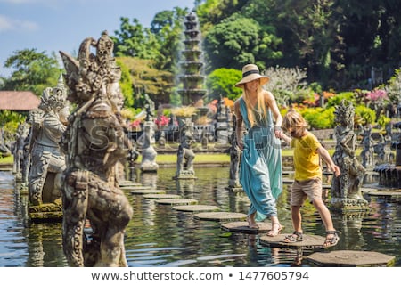 Foto d'archivio: Mom And Son Tourists In Taman Tirtagangga Water Palace Water Park Bali Indonesia Traveling With