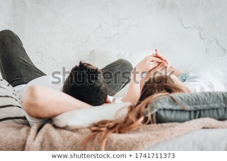 Foto d'archivio: Couple Laying In Bed Together