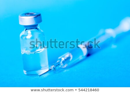 [[stock_photo]]: édecin · avec · dose · de · médicament · en · seringue