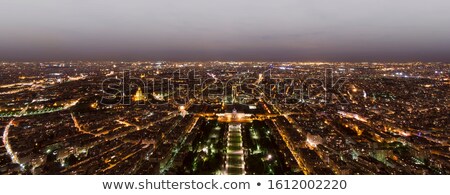 Zdjęcia stock: Wide View Of Eiffel Tower Illuminated In The Night Paris Franc
