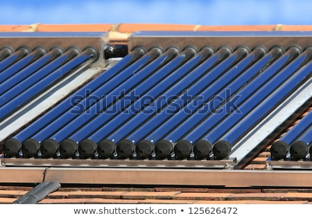 Foto stock: Solar Hot Water Glass Tube Panel Array