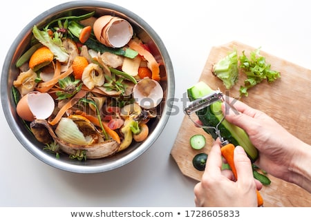 [[stock_photo]]: égume · poubelle