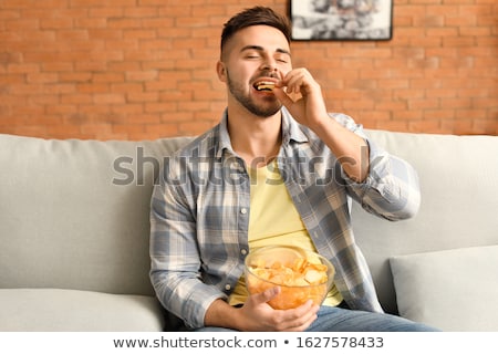 Foto stock: Eating Potato Chips