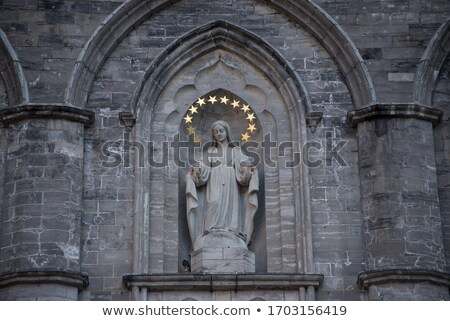 Foto stock: Statue Of The Virgin Mary At The Notre Dame Basilica In Montreal