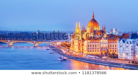 Foto stock: Budapest And Danube At Night