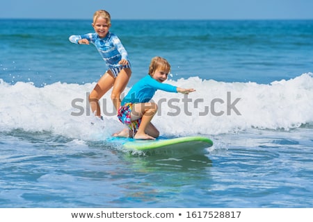 Foto stock: Child Has Fun In The Waves