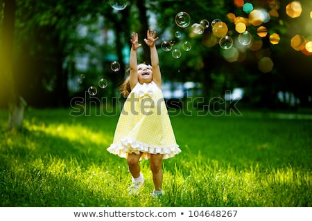 Foto stock: Inda · garota · com · vestido · amarelo