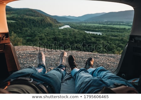 Foto d'archivio: Young Couple In Countryside With Suv