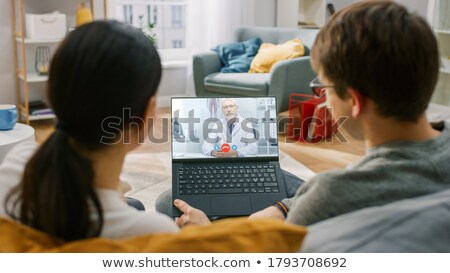 Foto stock: Medical Doctor And Young Couple Patients Having A Conversation In The Hospital