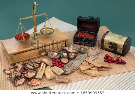 Foto stock: The Dried Shiitake Mushrooms On Old Wooden Table