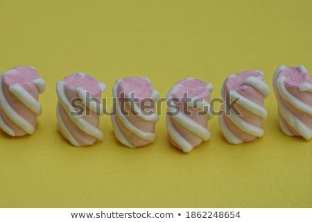 Stockfoto: Yellow And Pink Marshmallow In The Row