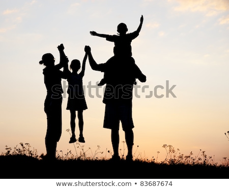 Família Pai Mãe Menino e menina no fundo do céu Foto stock © Zurijeta