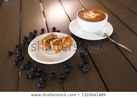 Stockfoto: Eclair With Caramel Decoration