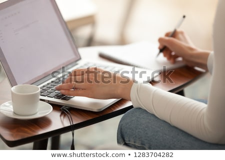 Foto d'archivio: Freelance Text On Notepad
