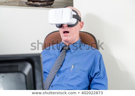 Foto d'archivio: Businessman With Virtual Reality Headset And Cloud