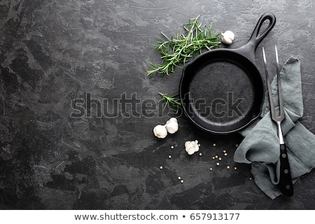 Foto d'archivio: Empty Cast Iron Pan On Dark Background For Restaurant Menu Top View