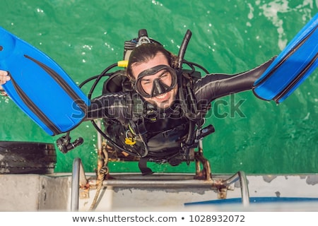 Foto stock: Happy Diver Returns To The Ship After Diving