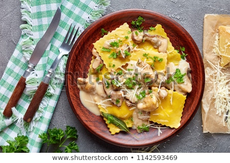 Foto d'archivio: Fresh Homemade Stuffed Square Pasta Ravioli