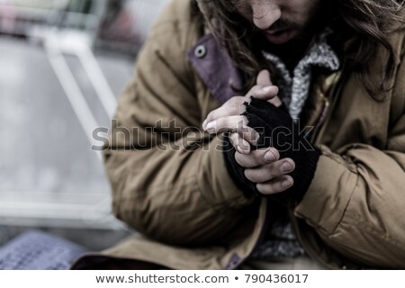 Foto stock: Cold Homeless Tramp