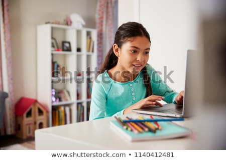 Foto stock: Young Girl Doing Homework