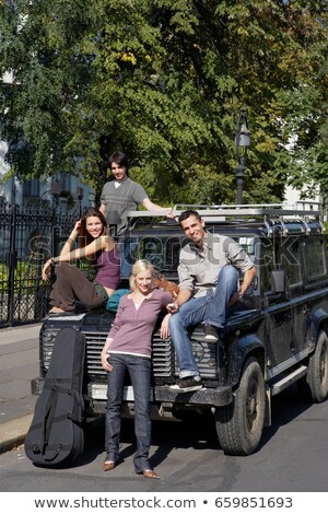 Foto stock: Four Friends With An Suv And A Guitar