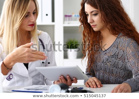 Stockfoto: Healthcare And Medical Ethics Concept Doctor Explains Prescript