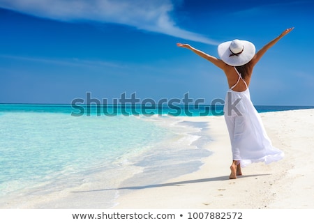 Foto stock: Ermosa · modelo · relajándose · en · una · playa