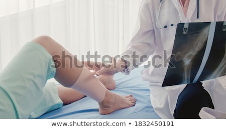 Foto stock: Concerned Doctor Showing X Ray To Patient Man
