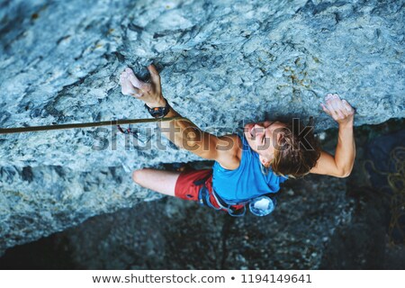 ストックフォト: Man Climber Climbs Difficult Route