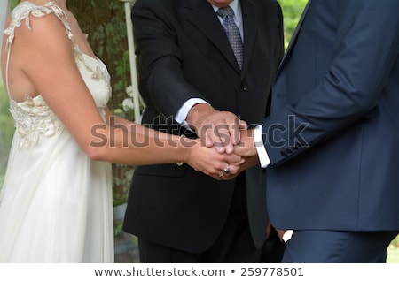 Foto d'archivio: Priest Celebrates Marriage