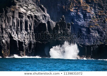 Foto stock: Wave Crashing On Burren Cliffs