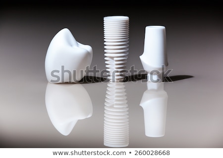 Foto stock: Odelos · de · implantes · dentales · de · titanio · y · mandíbula · humana · plástica