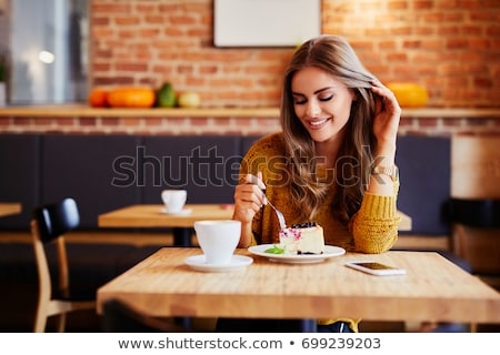 Foto d'archivio: Young Happy Girl And Cake